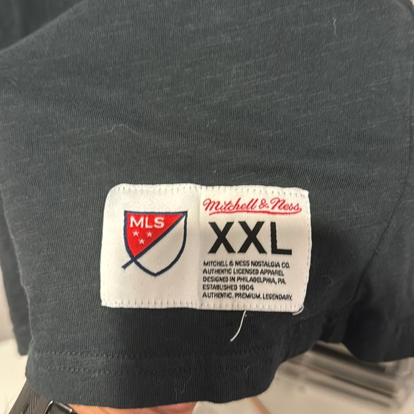 Black Mitchell and mess “WIZ” shirt - Picture 3 of 3